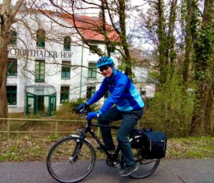 Vorsitzender Ullrich Goebbels mit seinem Fahrrad auf Kilometerjagd. In den ersten beiden Monaten des Projektes haben die Pedalritter aus dem Kreis Düren schon über 10.000 Kilometer absolviert. Foto: Goebbels/SV Malefinkbach