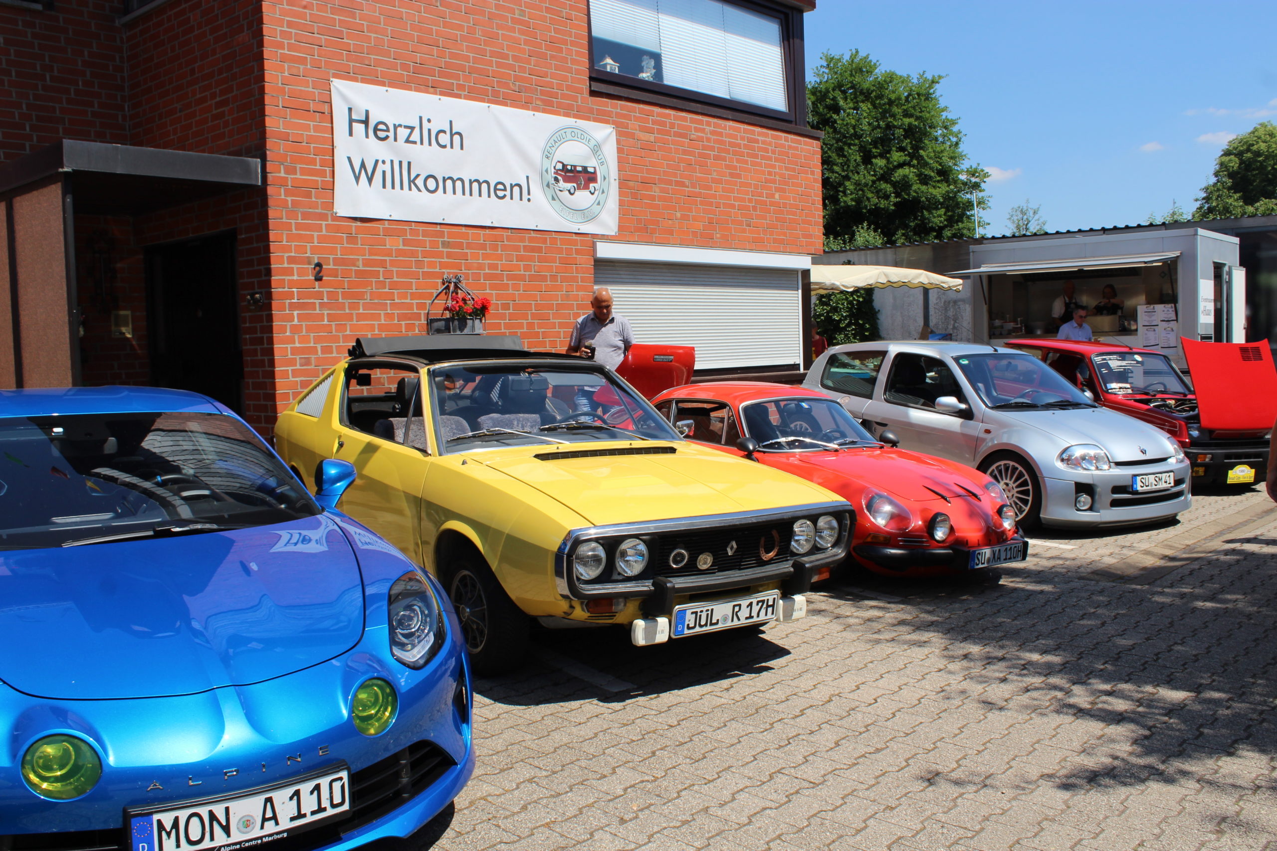 27. Renault Oldie – Treffen am Autohaus Hück in Mechernich-Roggendorf